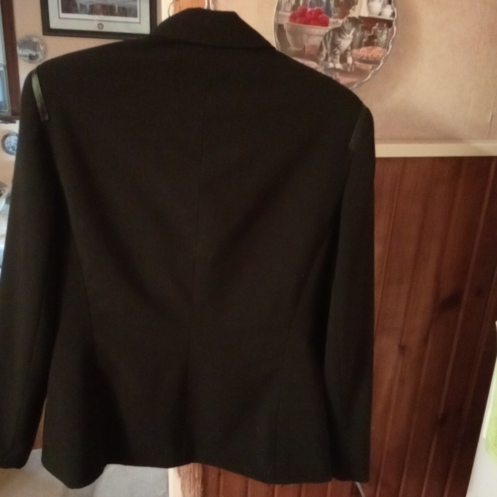 Jacket - Picture 4 of 9